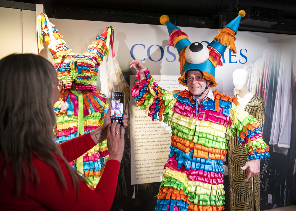 Shakespeares Globe Guided Tour ADD2