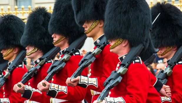 Changing Of The Guard Walking Tour In London ADD 4